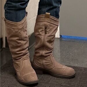 R2 Women's Tan Heeled Boots